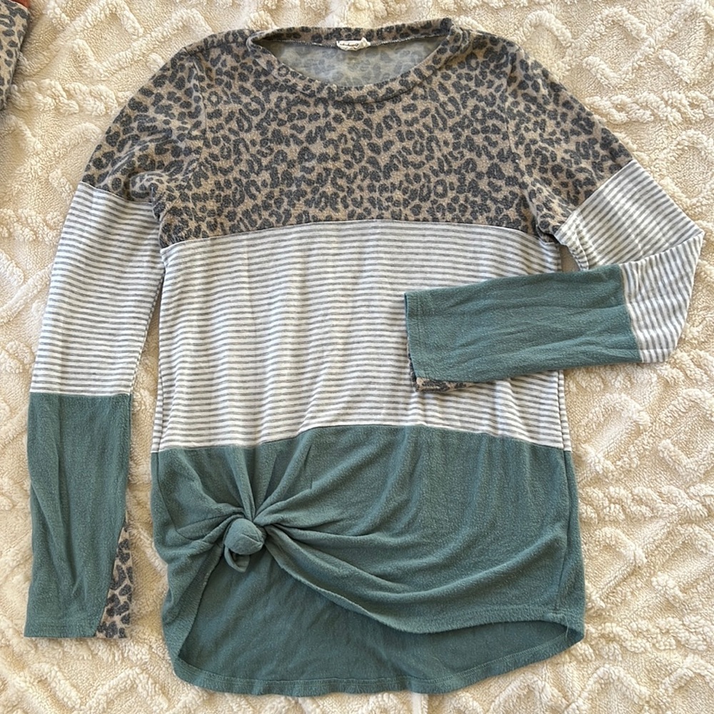 3/$20🎀 Lovely Melody top Medium